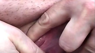 Cleaning my pussy after peeing