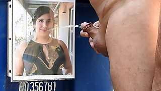 A daddy doing a pee tribute to a stunning girl.